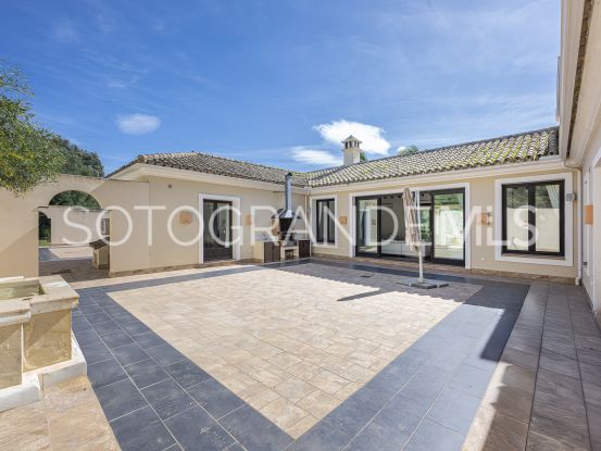 Comprar villa en Zona F de 5 dormitorios | Rhead Estates