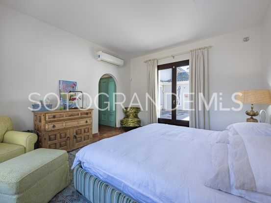 Comprar villa en Zona F de 5 dormitorios | Rhead Estates