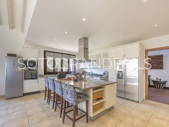 Comprar villa en Zona F de 5 dormitorios | Rhead Estates