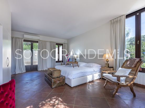 Comprar villa en Zona F de 5 dormitorios | Rhead Estates