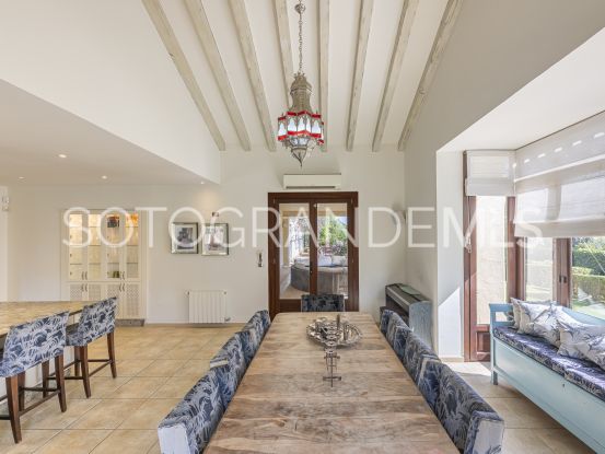 Comprar villa en Zona F de 5 dormitorios | Rhead Estates