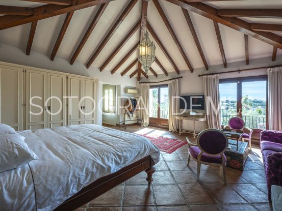 Comprar villa en Zona F de 5 dormitorios | Rhead Estates