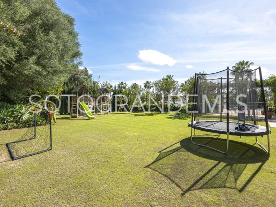 Comprar villa en Zona F de 5 dormitorios | Rhead Estates