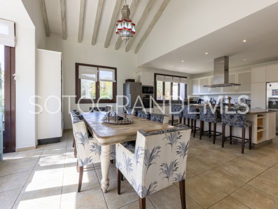 Comprar villa en Zona F de 5 dormitorios | Rhead Estates