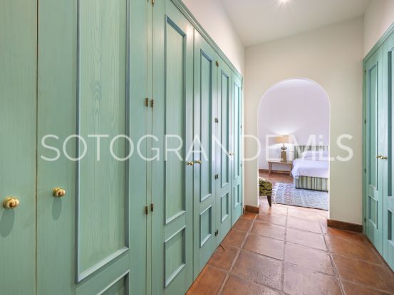 Comprar villa en Zona F de 5 dormitorios | Rhead Estates