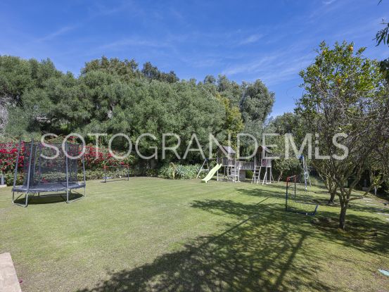 Comprar villa en Zona F de 5 dormitorios | Rhead Estates
