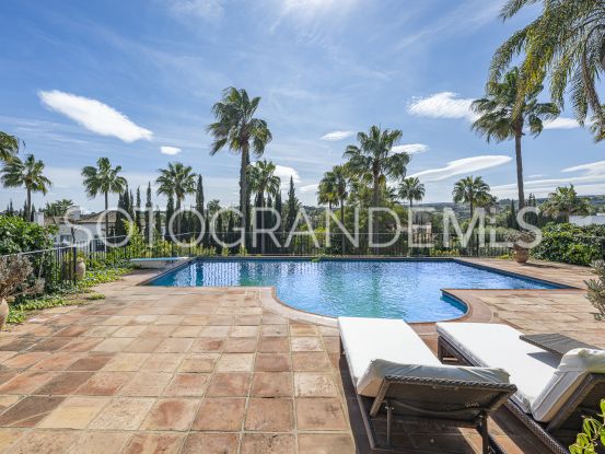 Comprar villa en Zona F de 5 dormitorios | Rhead Estates