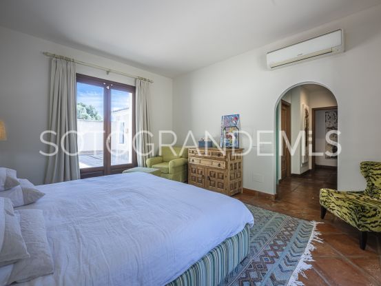 Comprar villa en Zona F de 5 dormitorios | Rhead Estates