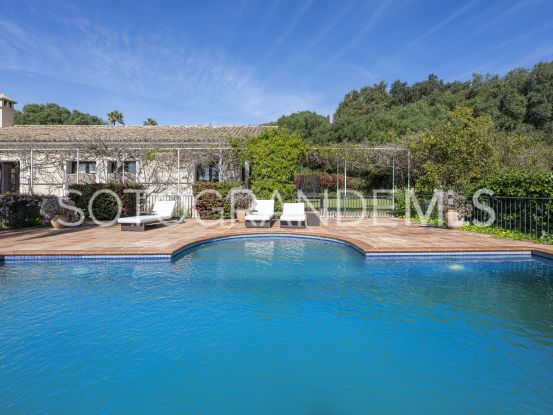 Comprar villa en Zona F de 5 dormitorios | Rhead Estates