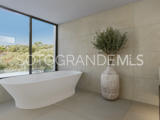 Comprar villa con 5 dormitorios en Zona F, Sotogrande Alto | Gisèle André Soto