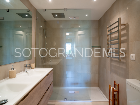 Buy apartment in Paseo del Mar, Sotogrande Costa | Gisèle André Soto