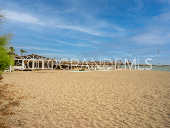 Buy apartment in Paseo del Mar, Sotogrande Costa | Gisèle André Soto