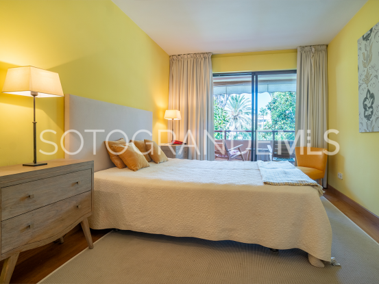 Buy apartment in Paseo del Mar, Sotogrande Costa | Gisèle André Soto