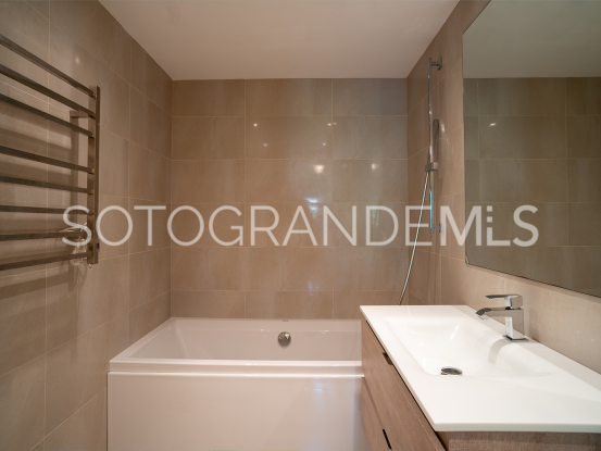 Buy apartment in Paseo del Mar, Sotogrande Costa | Gisèle André Soto