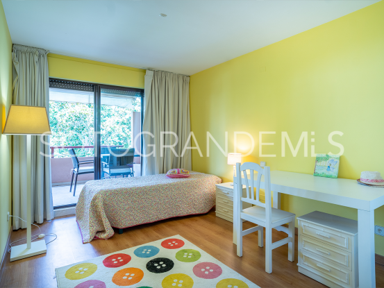 Buy apartment in Paseo del Mar, Sotogrande Costa | Gisèle André Soto
