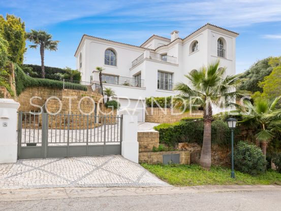 Se vende villa de 5 dormitorios en Zona F | Gisèle André Soto