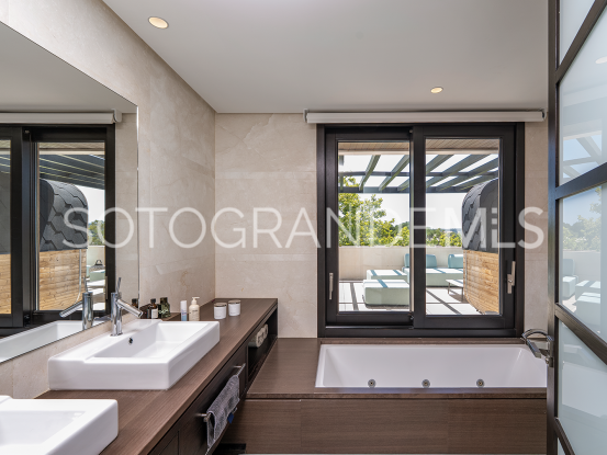 Atico duplex a la venta en Hacienda de Valderrama de 4 dormitorios | Gisèle André Soto