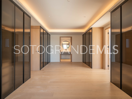 Buy villa with 8 bedrooms in Zona G, Sotogrande Alto | Gisèle André Soto