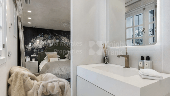 Ground Floor Apartment for sale in Puente Romano, Marbella Golden Mile