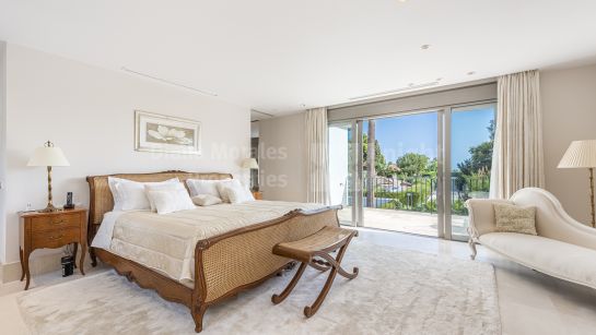 Villa for sale in Paraiso Barronal, Estepona East
