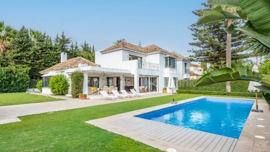 Villa for sale in Paraiso Barronal, Estepona East