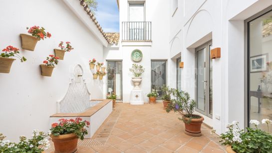 Villa for sale in Paraiso Barronal, Estepona East