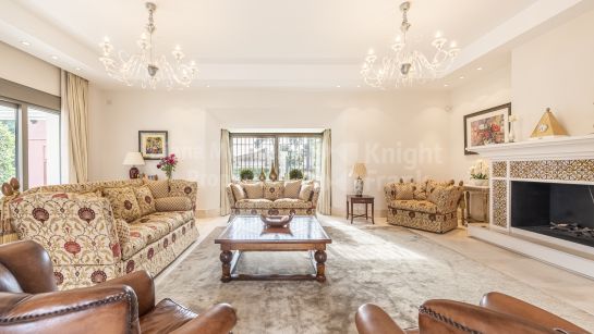 Villa for sale in Paraiso Barronal, Estepona East