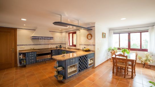 Villa zum Verkauf in Altos Reales, Marbella Goldene Meile