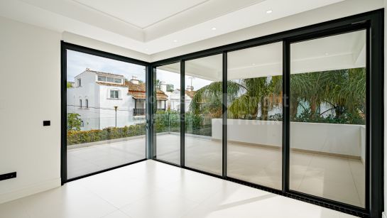 Вилла на продажу в Rio Verde Playa, Золотая Миля