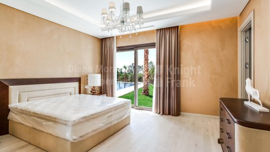 Вилла на продажу в Los Naranjos Golf, Новая Андалусия