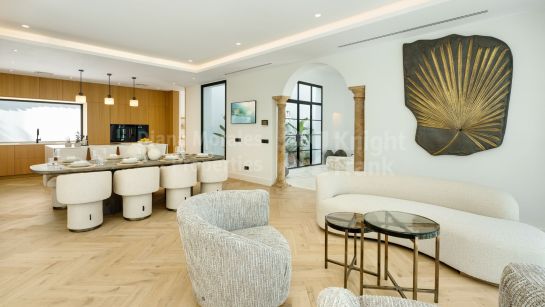 Villa zum Verkauf in El Herrojo, Benahavis