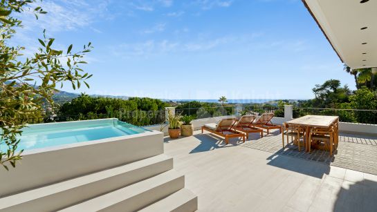 Villa for sale in Las Brisas, Nueva Andalucia