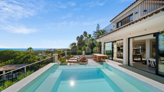 Villa for sale in Las Brisas, Nueva Andalucia