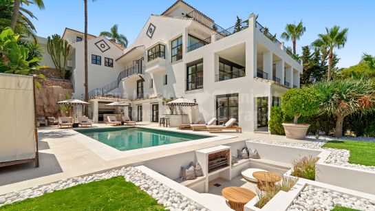 Villa for sale in Las Brisas, Nueva Andalucia