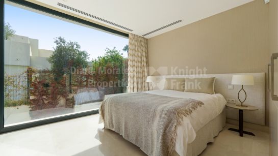 Villa for sale in Las Brisas, Nueva Andalucia