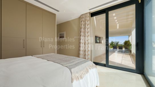 Villa for sale in Las Brisas, Nueva Andalucia