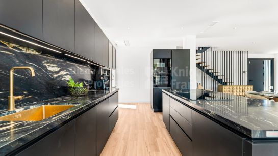 Вилла на продажу в Linda Vista Baja, Сан Педро де Алькантара