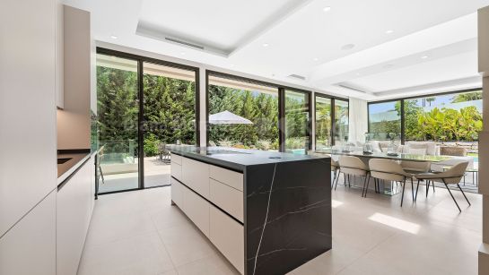 Villa zum Verkauf in La Cerquilla, Nueva Andalucia