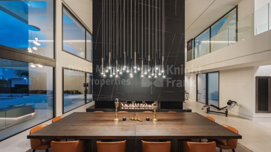 Villa for sale in La Alqueria, Benahavis