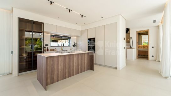 Villa en venta en Linda Vista Baja, San Pedro de Alcantara