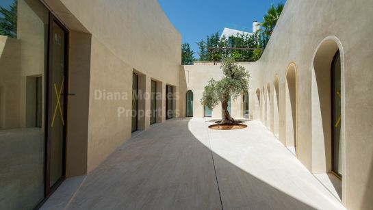 Villa for sale in Casares