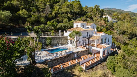 Villa en venta en El Madroñal, Benahavis
