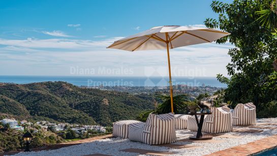Villa en venta en El Madroñal, Benahavis