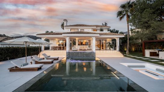 Villa for sale in Las Brisas, Nueva Andalucia