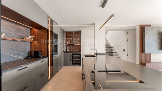 Duplex Penthouse for sale in Monte Halcones, Benahavis