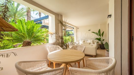 Apartamento Planta Baja en venta en Medina de Banús, Nueva Andalucia