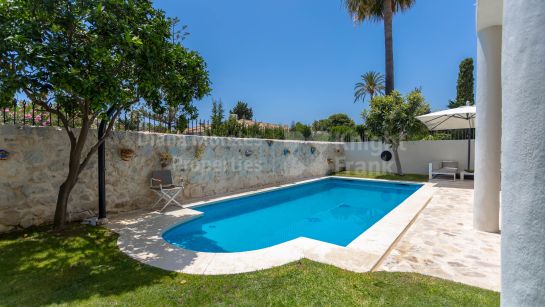 Villa for sale in Paraiso Barronal, Estepona East