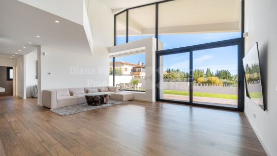 Villa en venta en Bel Air, Estepona Este