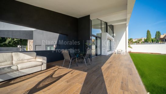 Villa en venta en Bel Air, Estepona Este