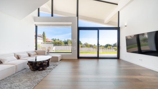 Villa en venta en Bel Air, Estepona Este